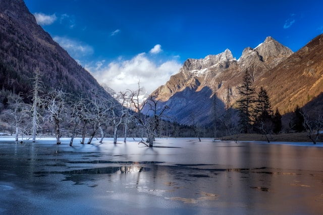 Sichuan – Snowy Peaks & Hot Springs